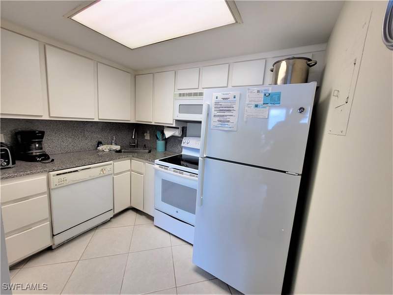 1 bedroom Condominium at 180 Seaview Ct 714, Tradewinds Apts Of Marco Island, Marco Island — photo 3