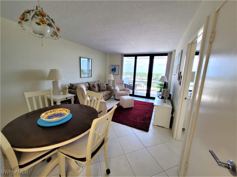 1 bedroom Condominium at 180 Seaview Ct 714, Tradewinds Apts Of Marco Island, Marco Island — photo 4
