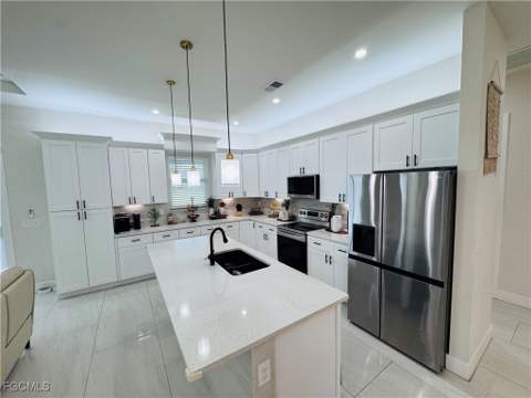 528 Jacaranda Pkwy E, Cape Coral FL - photo 17 of 50