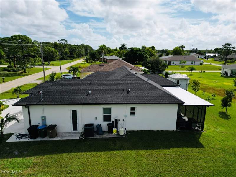 3 bedroom SingleFamilyResidence at 528 Jacaranda Pkwy E, Cape Coral, Cape Coral — photo 3