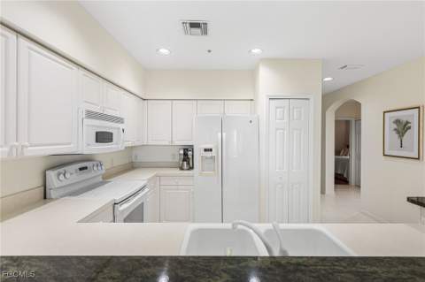 11110 Harbour Yacht Ct 33B, Fort Myers FL - photo 10 of 43