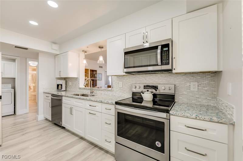3 bedroom Condominium at 4481 Bay Beach Ln 214, Hibiscus Pointe, Fort Myers Beach — photo 4