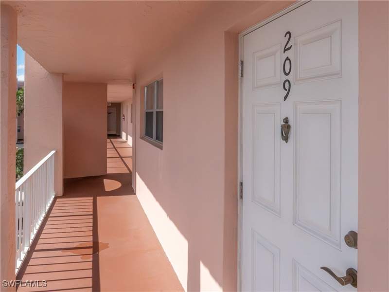 2 bedroom Condominium at 180 Turtle Lake Ct 209, Turtle Lake Golf Colony, Naples — photo 4