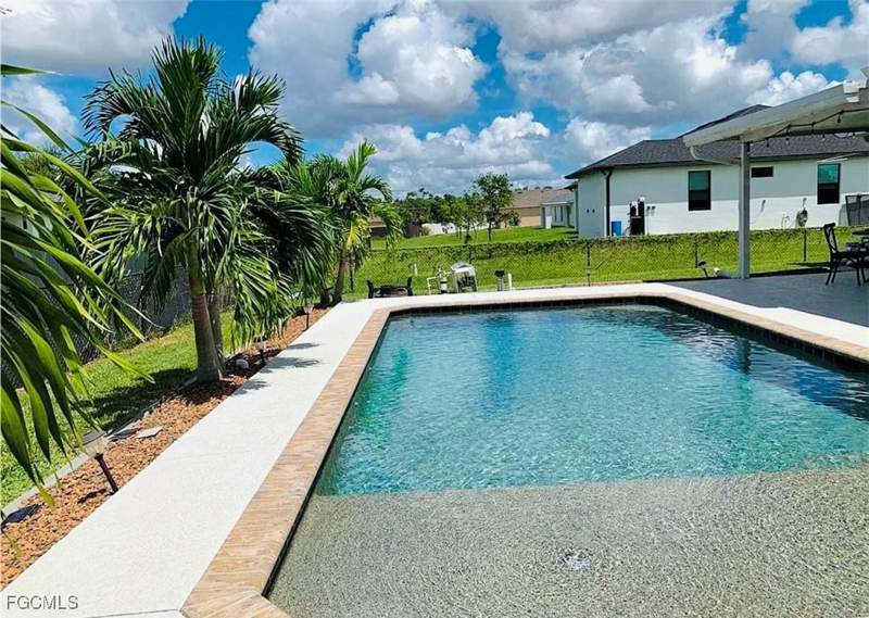 3 bedroom SingleFamilyResidence at 3010 NE 1st Ave 0, Cape Coral, Cape Coral — photo 4