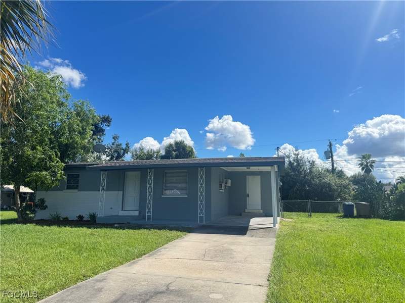 2 bedroom SingleFamilyResidence at 4976 Howard St, Sunny Acres Estates Subd, Fort Myers — photo 2