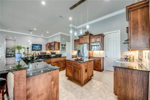 1640 Beach Pkwy 301, Cape Coral FL - photo 18 of 40