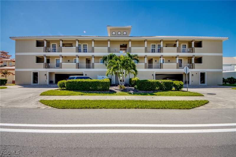 3 bedroom Condominium at 1640 Beach Pkwy 301, Beach Bay Villas, Cape Coral — photo 2