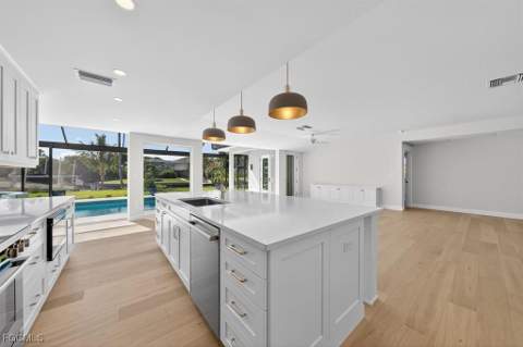 924 Kings Crown Dr, Sanibel FL - photo 8 of 49