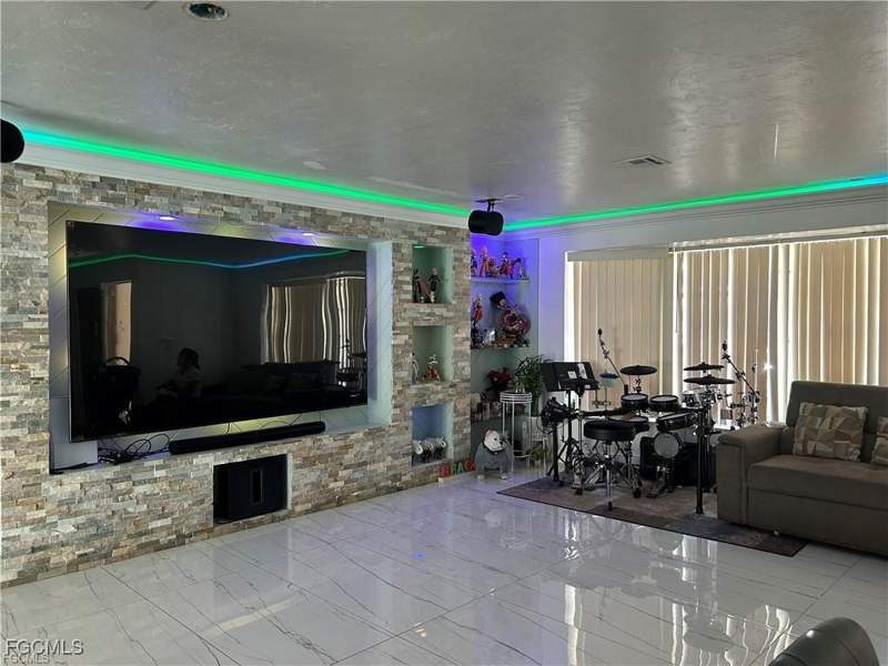 3 bedroom SingleFamilyResidence at 187 Louise St, Fort Myers, Fort Myers — photo 3