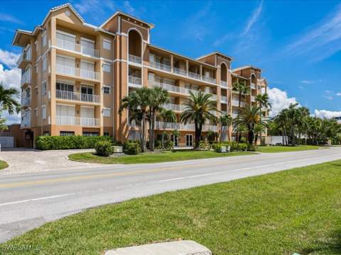 9566 Gulf Shore Dr 102, Naples FL - photo 24 of 34