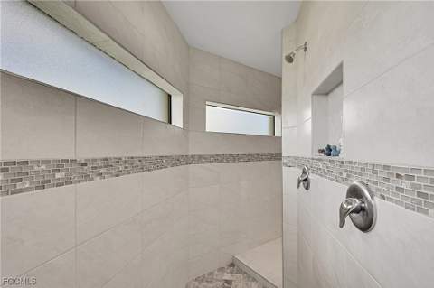 217 NE 20th Ter, Cape Coral FL - photo 12 of 27