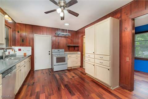 2729 Broadway, Fort Myers FL - photo 13 of 50
