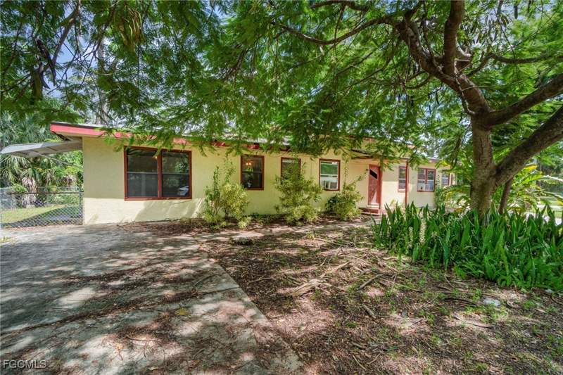 3 bedroom SingleFamilyResidence at 2729 Broadway, Lovejoy Park, Fort Myers — photo 2