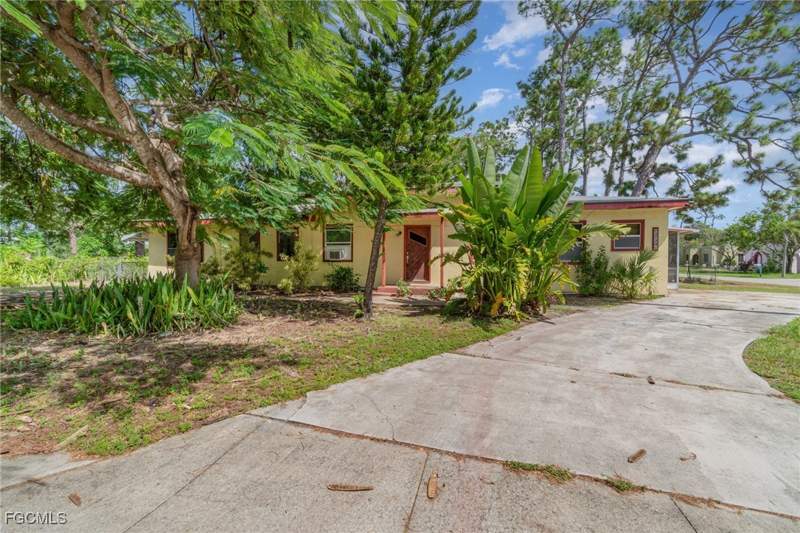3 bedroom SingleFamilyResidence at 2729 Broadway, Lovejoy Park, Fort Myers — photo 3