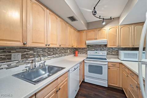 5405 Peppertree Dr 3, Fort Myers FL - photo 12 of 29