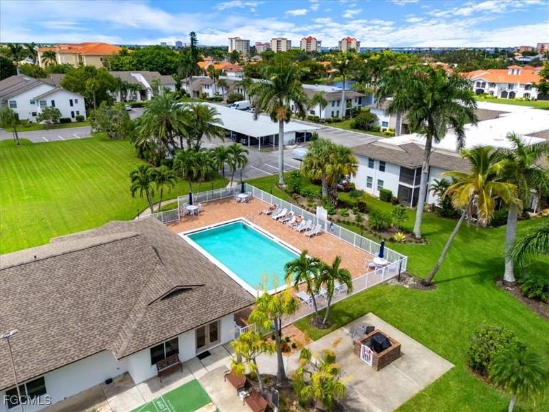 2 bedroom Condominium at 5405 Peppertree Dr 3, Cardinal Cove, Fort Myers — photo 2
