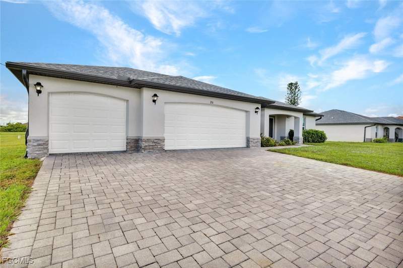 4 bedroom SingleFamilyResidence at 216 NW 9th Ter, Cape Coral, Cape Coral — photo 3