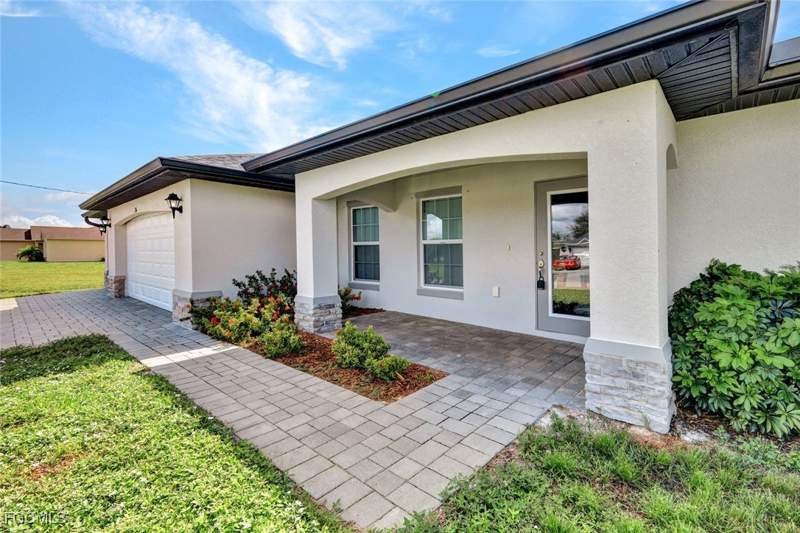 4 bedroom SingleFamilyResidence at 216 NW 9th Ter, Cape Coral, Cape Coral — photo 4