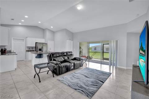 216 NW 9th Ter, Cape Coral FL - photo 8 of 26