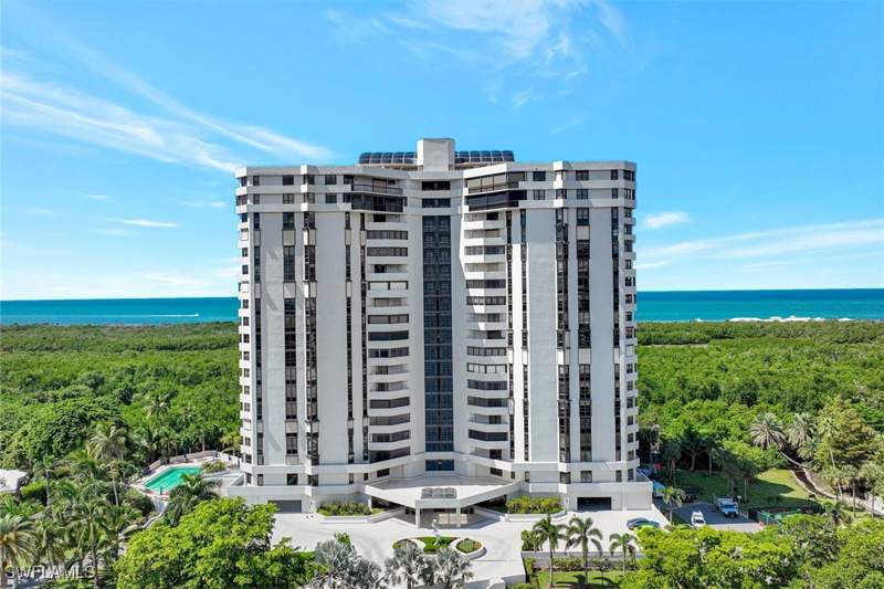 3 bedroom Condominium at 6001 Pelican Bay Blvd 202, Grosvenor, Naples — photo 3