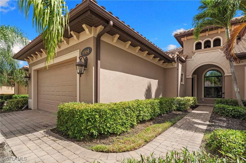 3 bedroom Attached at 6564 Roma Way, Lakoya, Naples — photo 2