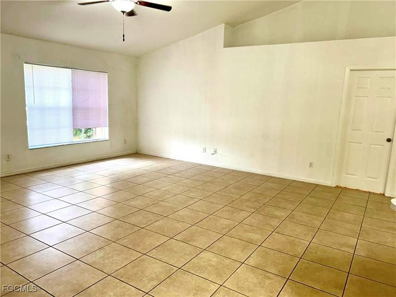 3 bedroom SingleFamilyResidence at 947 Hunter St E, Lehigh Acres, Lehigh Acres — photo 2