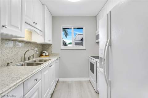 766 Central Ave 313, Naples FL - photo 9 of 30