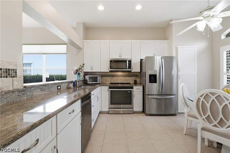 2 bedroom Attached at 12784 Devonshire Lakes Cir, Devonshire Lakes, Fort Myers — photo 3