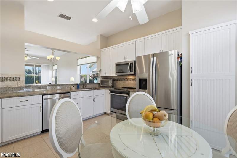 2 bedroom Attached at 12784 Devonshire Lakes Cir, Devonshire Lakes, Fort Myers — photo 4