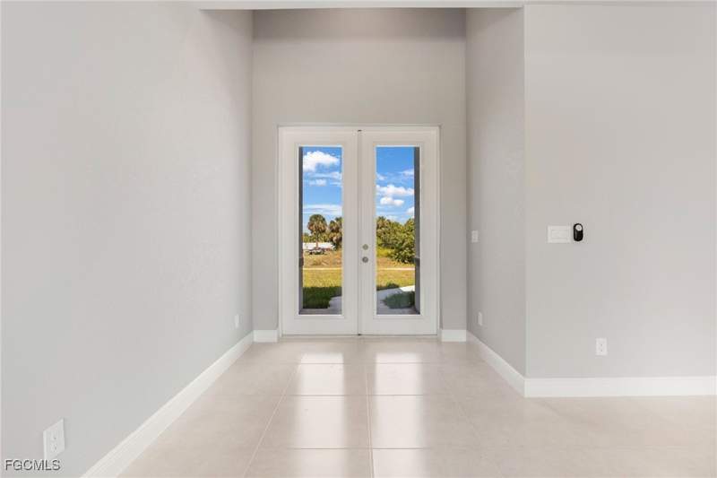 4 bedroom SingleFamilyResidence at 5028 N Peachtree Cir, Port Labelle, Labelle — photo 2