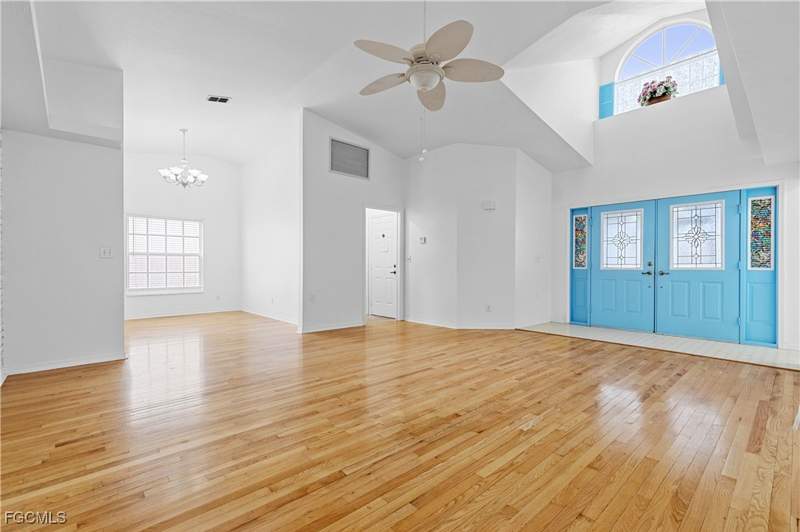 2 bedroom SingleFamilyResidence at 3319 Clubview Dr, Sabal Springs Golf And Racquet Club, North Fort Myers — photo 4