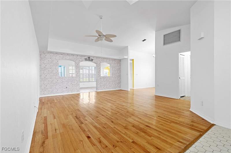 2 bedroom SingleFamilyResidence at 3319 Clubview Dr, Sabal Springs Golf And Racquet Club, North Fort Myers — photo 5