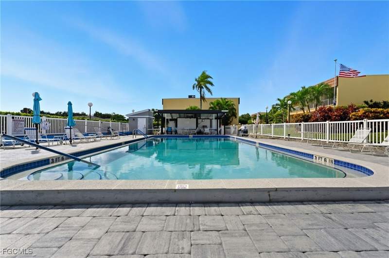 2 bedroom Townhouse at 2907 Del Prado Blvd S B7, Del Prado Park Townhouses Condo, Cape Coral — photo 2