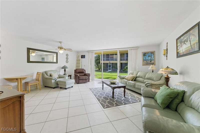 2 bedroom Townhouse at 2907 Del Prado Blvd S B7, Del Prado Park Townhouses Condo, Cape Coral — photo 3