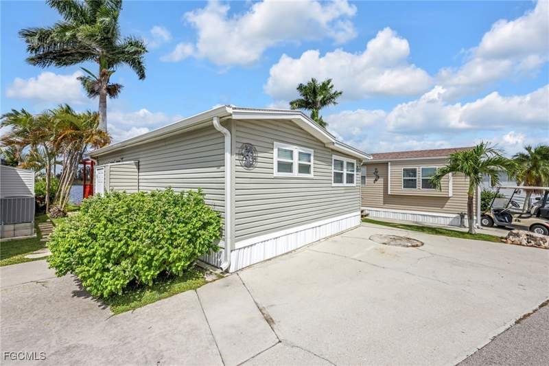 1 bedroom ManufacturedHome at 7031 Armadillo Way, Granada Lakes Adult Rv Resort, Fort Myers — photo 2