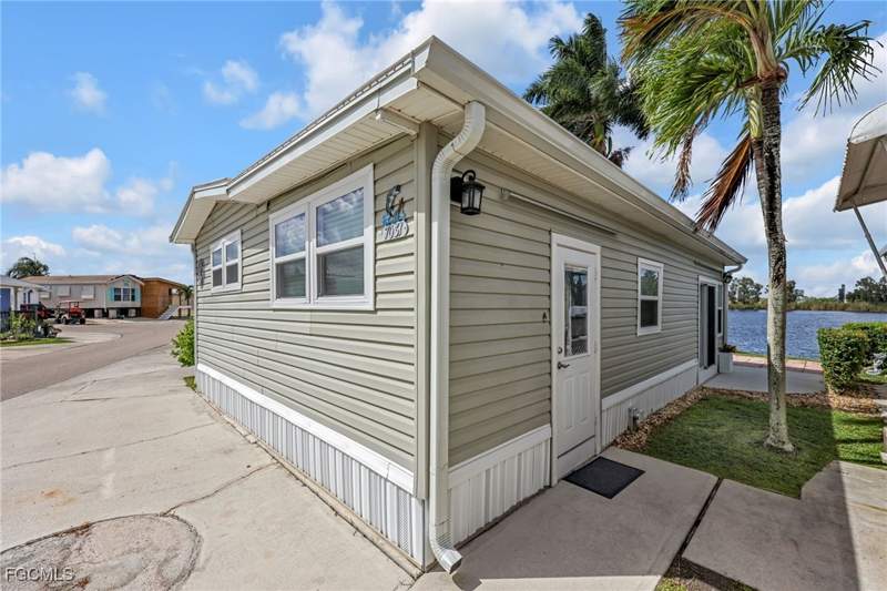 1 bedroom ManufacturedHome at 7031 Armadillo Way, Granada Lakes Adult Rv Resort, Fort Myers — photo 3
