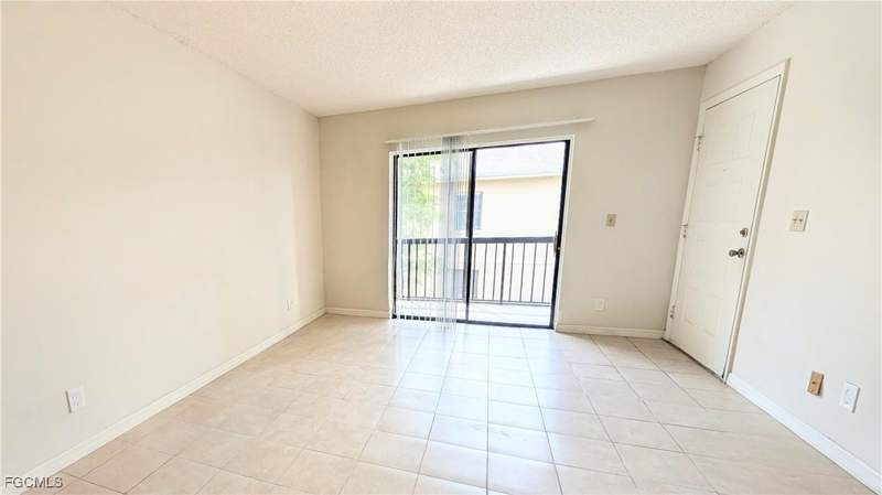 2 bedroom Condominium at 5305 Summerlin Rd 514, Mystic Gardens, Fort Myers — photo 3