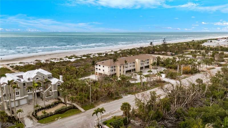 2 bedroom Condominium at 527 E Gulf DR 204, GULF BEACH CONDO, Sanibel — photo 3