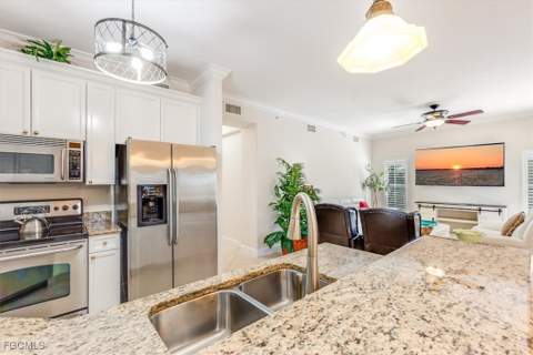 10060 Lake Cove Dr 202, Fort Myers FL - photo 14 of 46