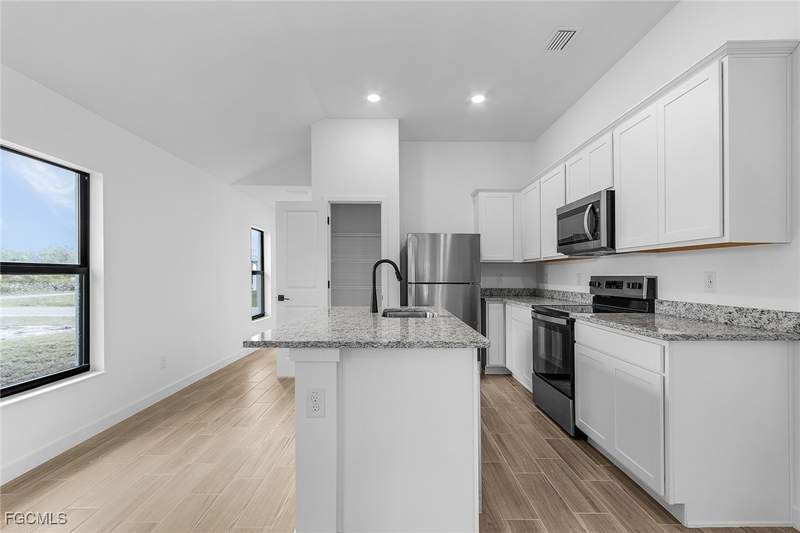 3 bedroom SingleFamilyResidence at 804 Gen D Macarthur Ave, Labelle, Labelle — photo 2