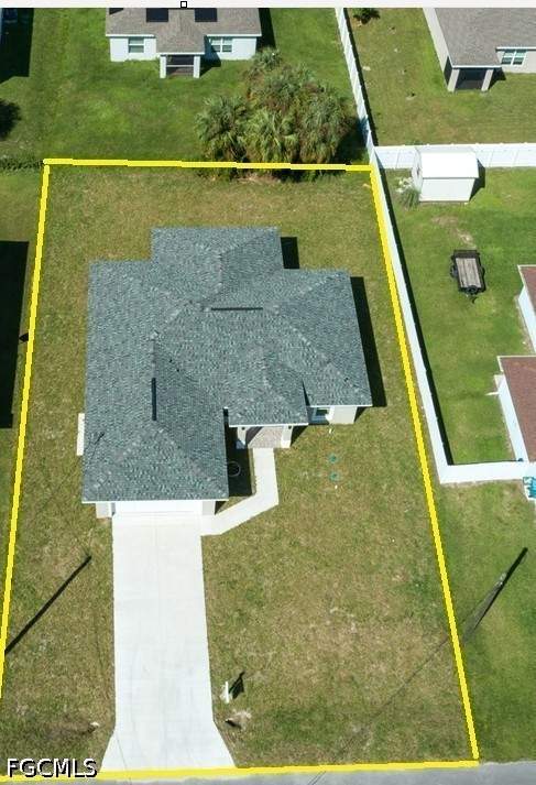 3 bedroom SingleFamilyResidence at 8038 Sunrise Cir, Port Labelle, Labelle — photo 2