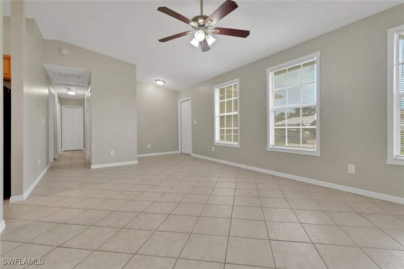 3 bedroom SingleFamilyResidence at 1121 SW 9th Ave, Cape Coral, Cape Coral — photo 4