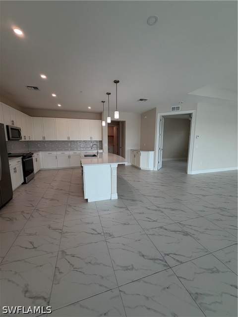251 Indies Dr E 201, Naples FL - photo 7 of 17