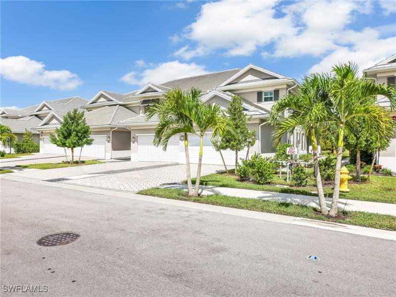 3 bedroom Townhouse at 257 Indies Dr E 102, Antilles, Naples — photo 2