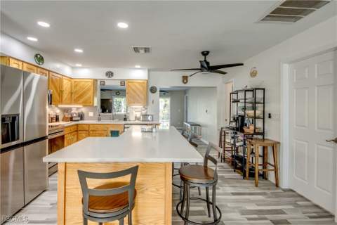 445 Donora Blvd, Fort Myers Beach FL - photo 12 of 44