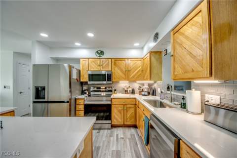 445 Donora Blvd, Fort Myers Beach FL - photo 16 of 44