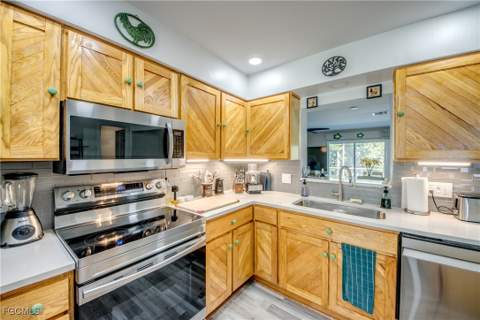 445 Donora Blvd, Fort Myers Beach FL - photo 18 of 44