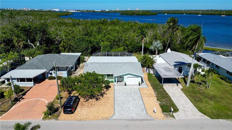 3 bedroom SingleFamilyResidence at 445 Donora Blvd, Shell Mound Park, Fort Myers Beach — photo 5