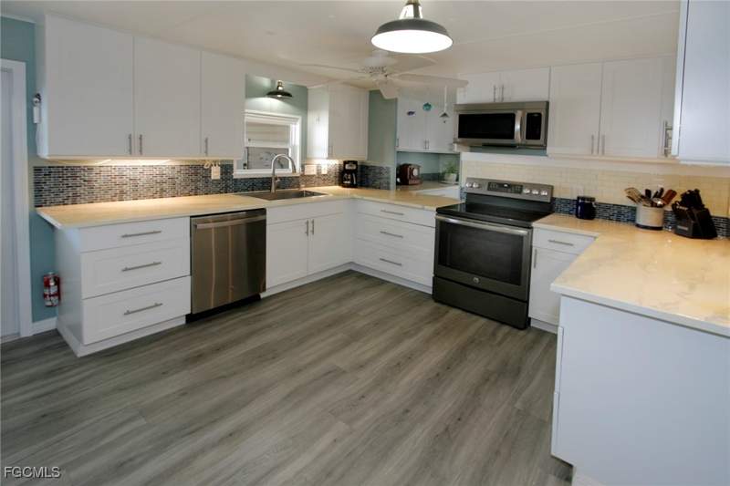 2 bedroom ManufacturedHome at 3059 Bounty Ln, Cherry Estates, St James City — photo 5
