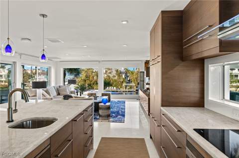1290 Bay Dr, Sanibel FL - photo 9 of 44